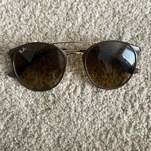 Ray-bans sunglasses for woman with the case